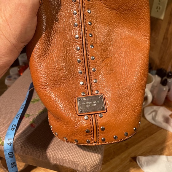 Michael Kors Astor Studded hobo bag (medium) - Picture 8 of 16